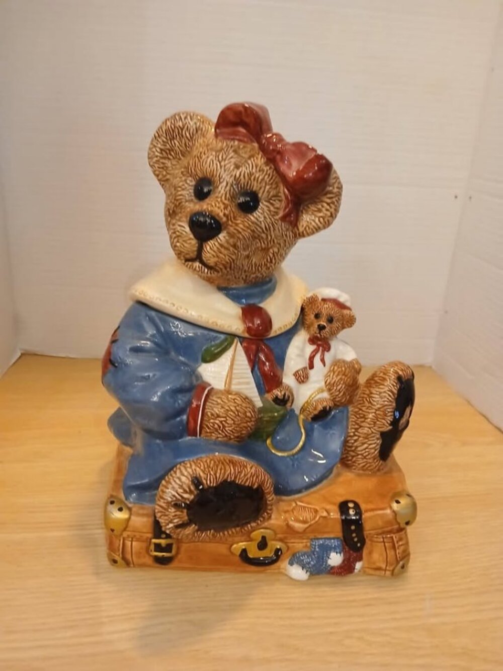Boyd Bears Bearware Pottery Baily Bear On Suitcase Cookie Jar